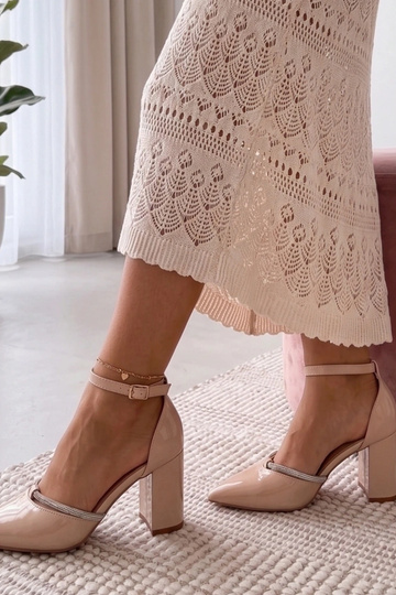 Beżowe Czółenka Lakierowane... 2