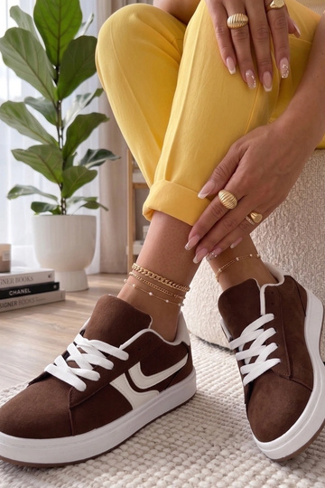 Brązowe Sneakersy Na... 2