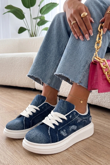 Granatowe sneakersy na...