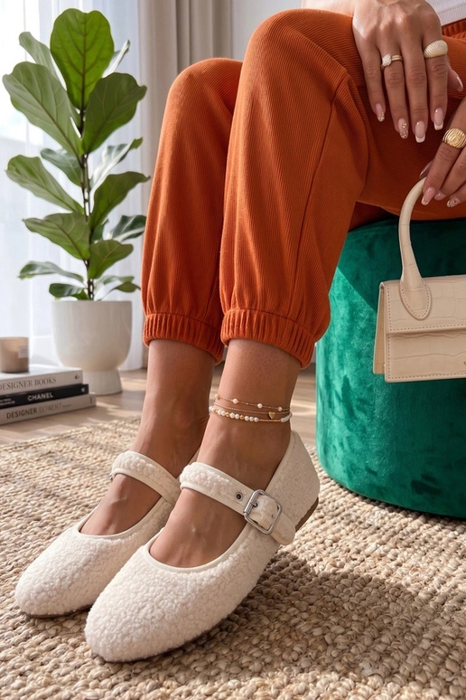 Białe Balerinki Futrzane Z Paskiem...