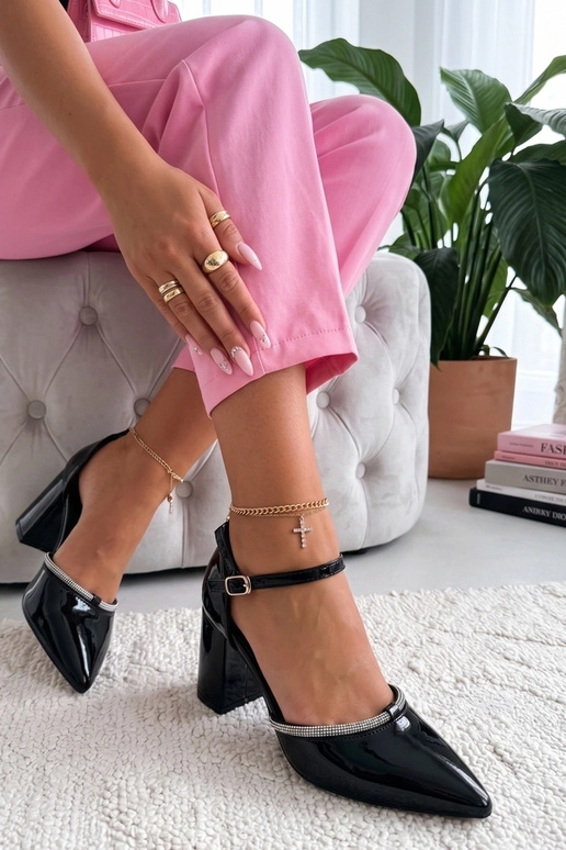 Czarne lakierowane loafersy z cyrkoniami Victoria