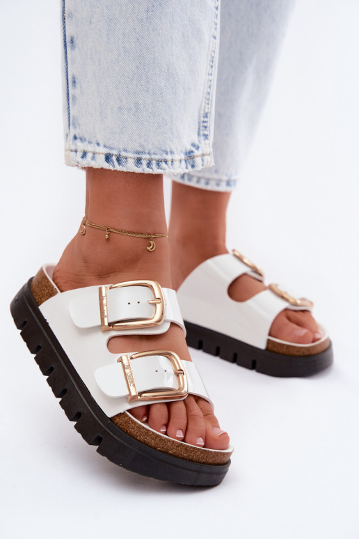 Lacquered Women's Flat Sandals With Gold Clips Lee Cooper LCW-26-35-4460L White