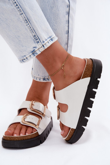 Lacquered Women's Flat Sandals With Gold Clips Lee Cooper LCW-26-35-4460L White 2