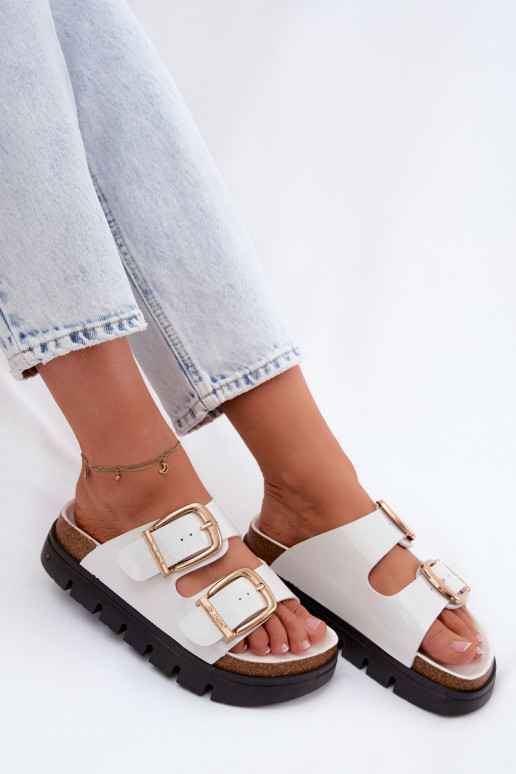 Lacquered Women's Flat Sandals With Gold Clips Lee Cooper LCW-26-35-4460L White