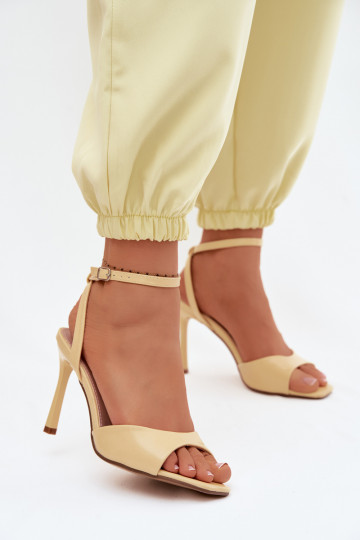 Yellow sandals with thin heel made of faux leather Olissey 2