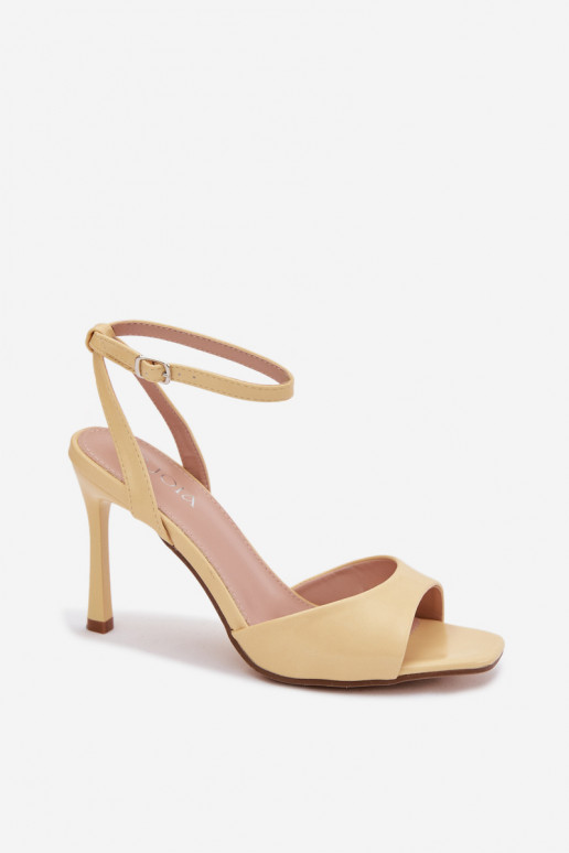 Yellow sandals with thin heel made of faux leather Olissey