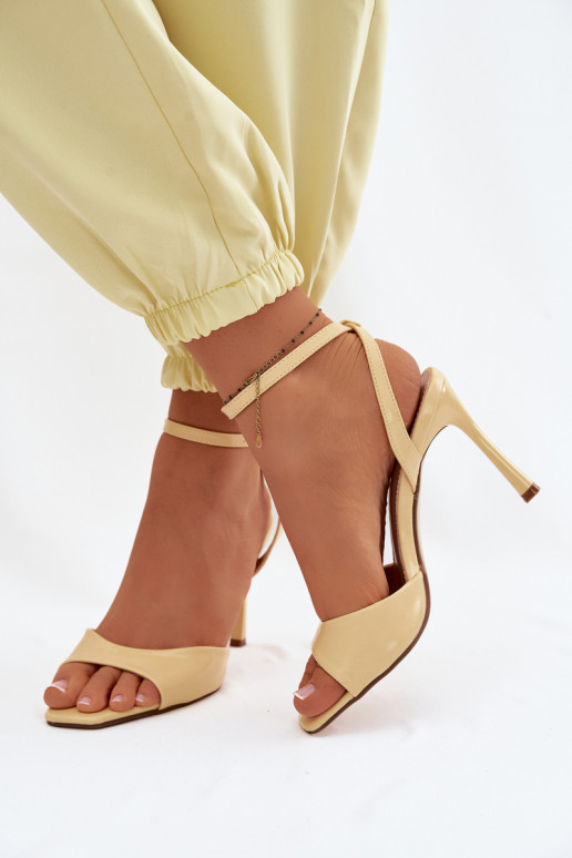 Yellow sandals with thin heel made of faux leather Olissey