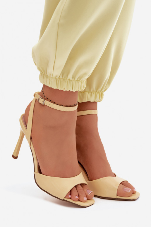 Yellow sandals with thin heel made of faux leather Olissey