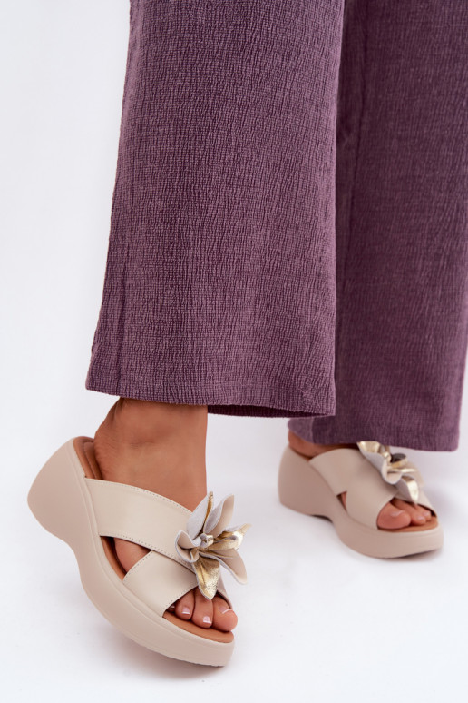 Skórzane Klapki Na KoturniewithOzdobnym Kwiatem Vinceza 41511 Beżowe