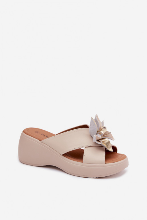 Leather platform slippers with decorative flowers Vinceza 41511, sand color