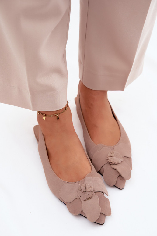 Sandały Skórzane Zamszowe Na Płaskim ObcasiewithOzdobnym Kwiatem Vinceza 66951 Beżowe