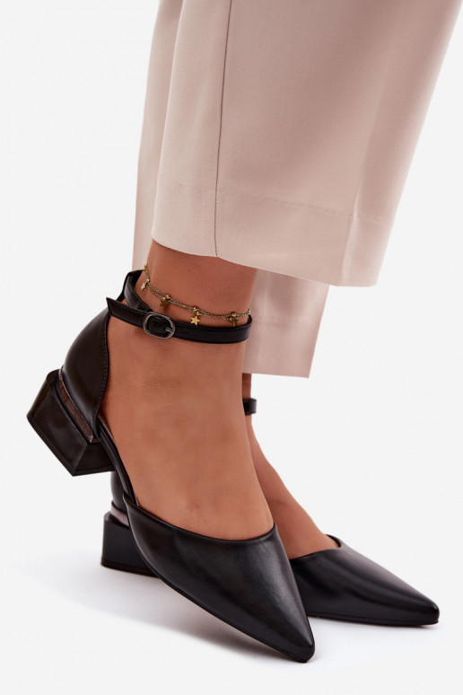 Czarne buty na obcasie z paskiem Vinceza 62278
