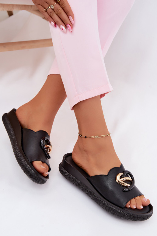 Leather slippers with decorative details in black color