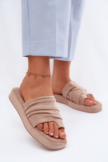 Sand-colored women's slippers with ruffles Gelmira 2