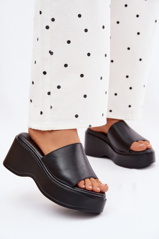 Klapki Damskie Na Koturnie Czarne Virelia