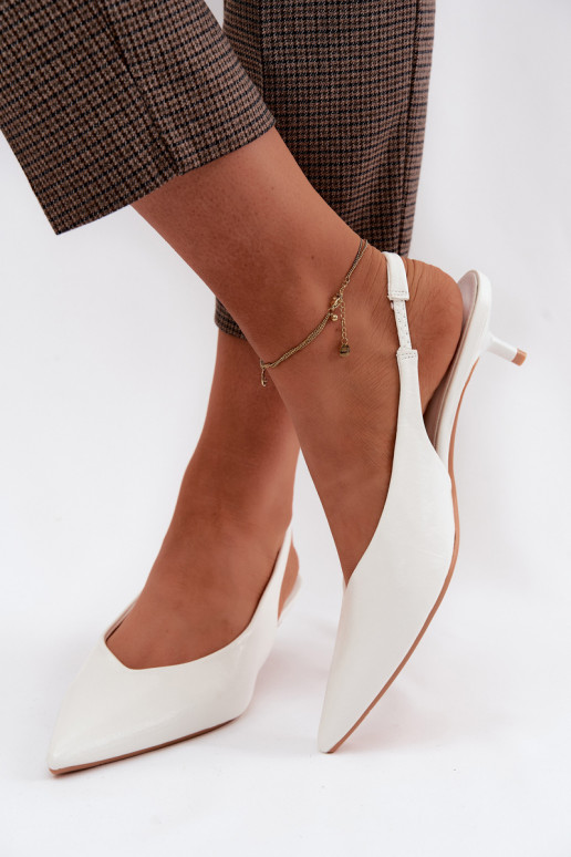 Lakierowane Sandały DamskiewithImitacji Skóry Na Obcasie Białe Averelle