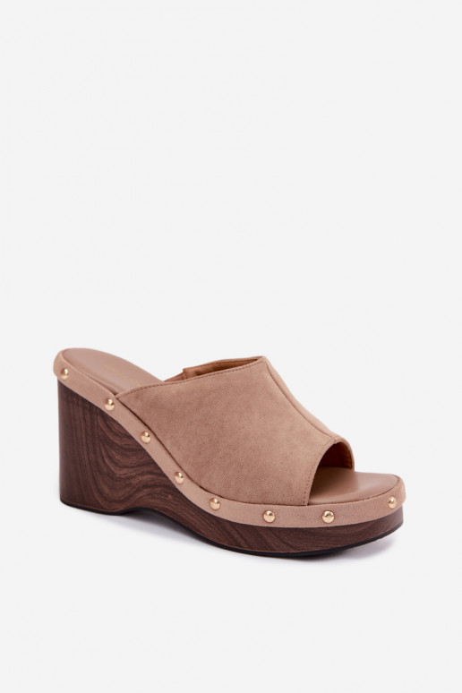 Women's slippers with platform in faux suede with golden studs in sand color Norvia