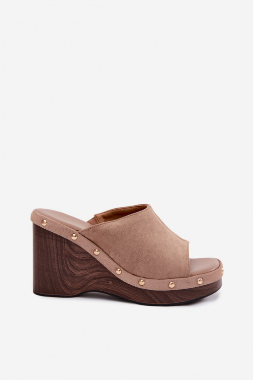 Women's slippers with platform in faux suede with golden studs in sand color Norvia
