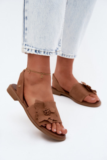 Suede sandals with wide heels and decorative flowers Zazoo 407471 in brown 2