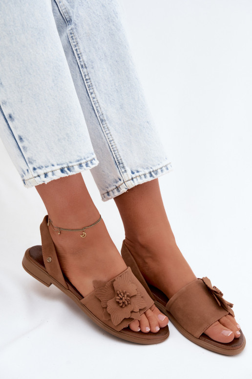 Suede sandals with wide heels and decorative flowers Zazoo 407471 in brown