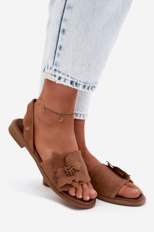 Suede sandals with wide heels and decorative flowers Zazoo 407471 in brown