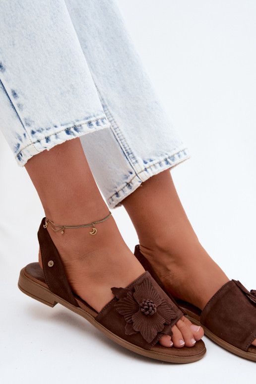 Skórzane Zamszowe Sandały Na Płaskim ObcasiewithOzdobnym Kwiatem Zazoo 407471 Czekoladowe