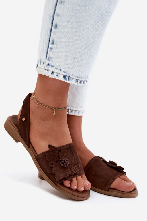 Suede sandals with wide heels and decorative flowers Zazoo 407471 in chocolate