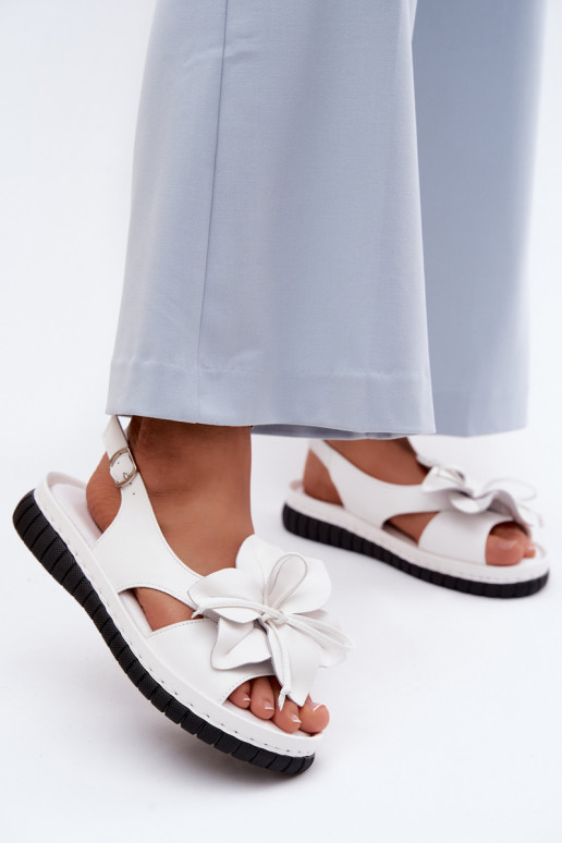 Leather Women's Sandals With Decorative Flower Vinceza 66917 White