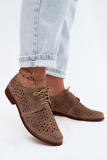 Shoes in faux suede with lace elements and wide heels in cappuccino