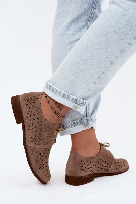 Buty z sztucznej zamszowej z ażurowymi elementami i szerokimi obcasami w kolorze cappuccino