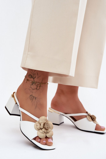 Leather slippers with flower and heels in white Catva 2
