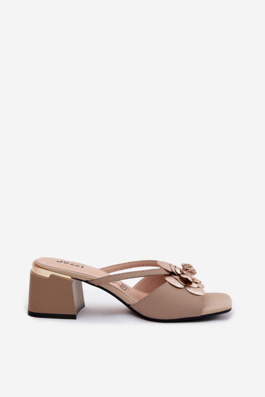 Leather slippers with flower and heels in sand Catva