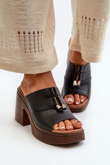 Women's faux leather platform slippers in black Dafira