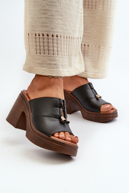 Women's faux leather platform slippers in black Dafira