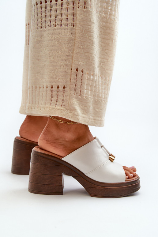Women's faux leather platform slippers in white Dafira