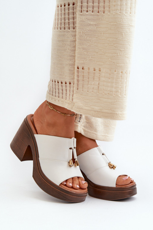 Women's faux leather platform slippers in white Dafira
