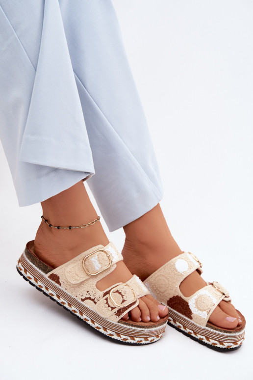 Glimma crocheted slippers with platform and buckles in sand
