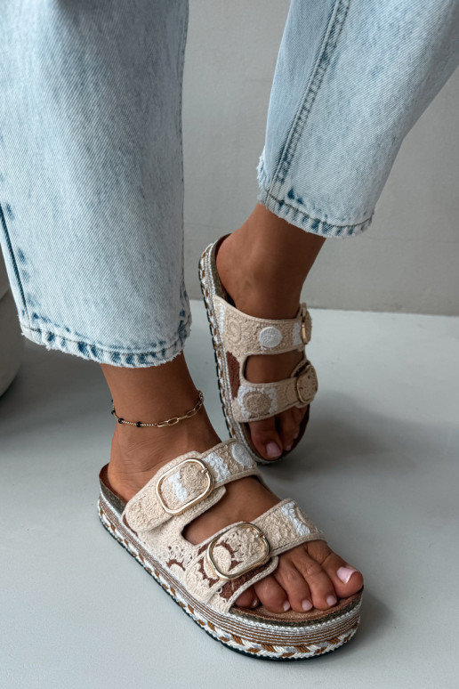 Glimma crocheted slippers with platform and buckles in sand
