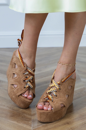 Brown sandals on a platform with a decorative lace Lakota 2