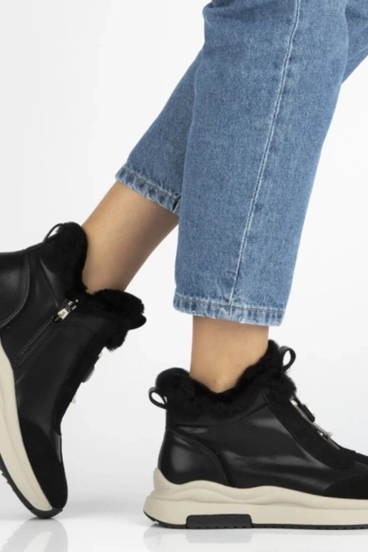 Black ankle boots made of natural leather with fur Dorie