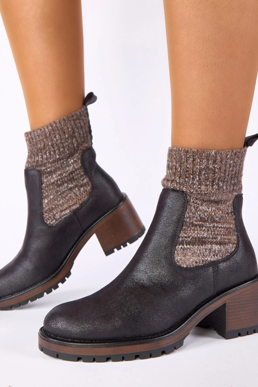 Black ankle boots on a block heel with a sock-type shaft Lisa