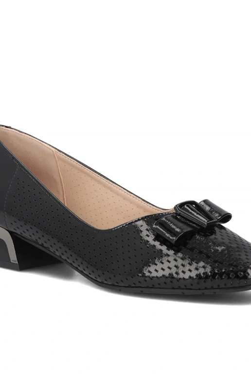 Black pumps on a square heel Filippo