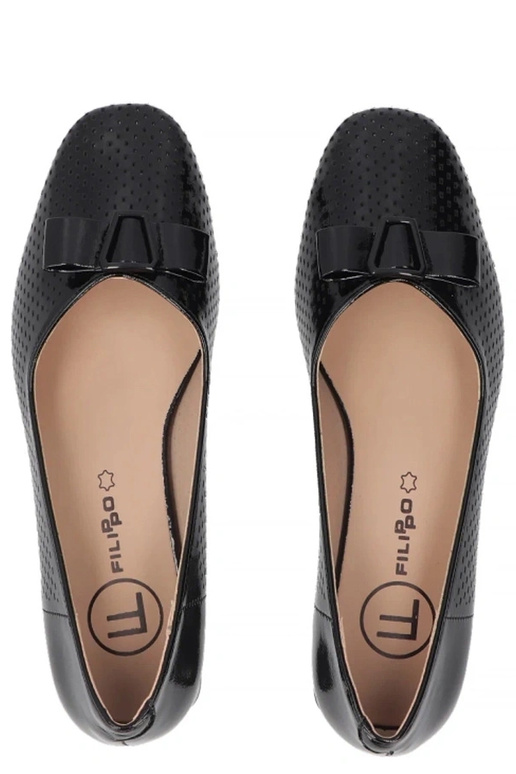 Black pumps on a square heel Filippo