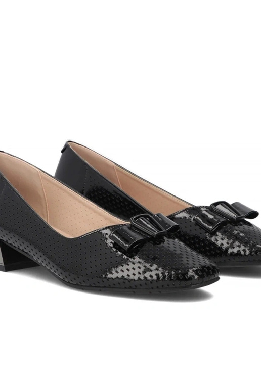 Black pumps on a square heel Filippo