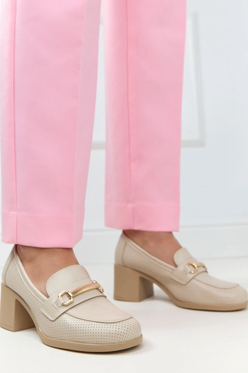 Sand-colored perforated pumps on a square heel Potocki