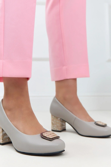Gray leather pumps on a decorative column Potocki