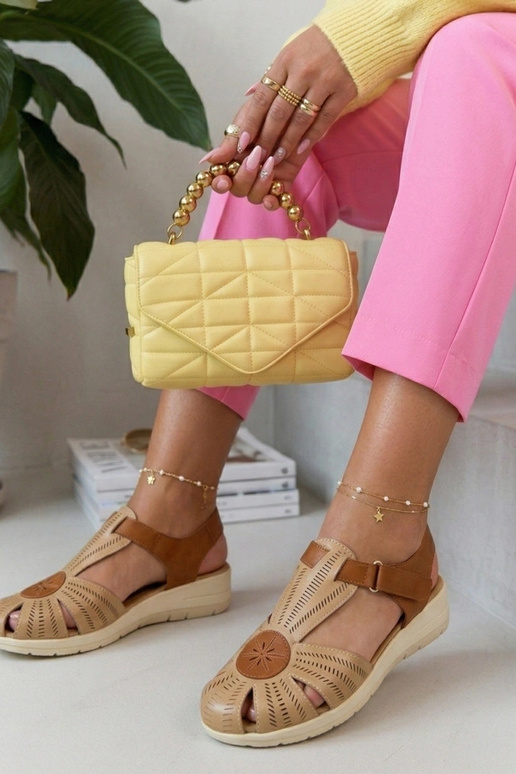 Sand-colored sandals on a low platform Cosima