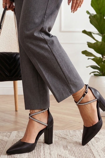 Black lollies on a pedestal adorned with rhinestones Alma 2