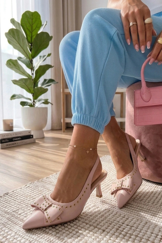 Różowe szpilki z odkrytymi piętami ozdobione wstążką Evangeline