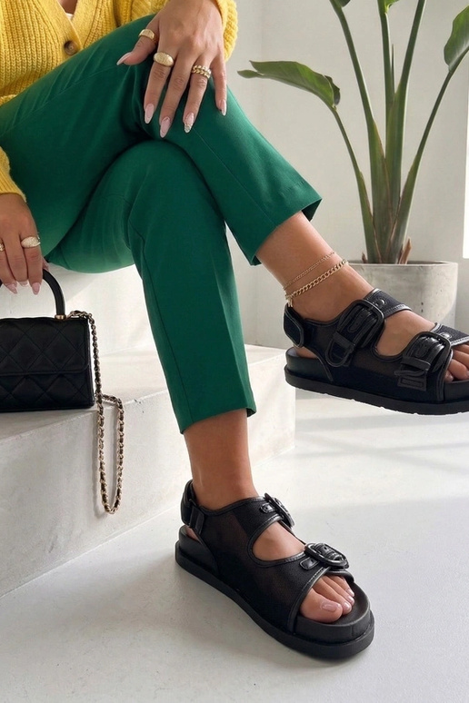 Juodos sandalai su reguliuojamais dirželiais Mila